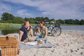 Picknick am Ostseestrand mit Blick Richtung Dänemark